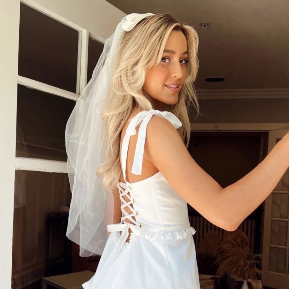 Show Me Your MuMu White Ari Bow Veil - Picture 4 of 13